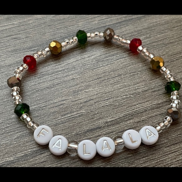 Christmas bracelet Fa La La glass beaded handmade stretch - Picture 4 of 6
